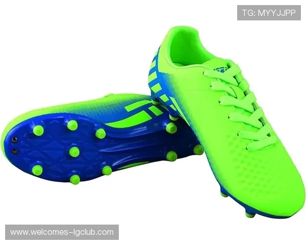 性价比高的杂牌足球钉鞋推荐适合入门级球员的最佳选择